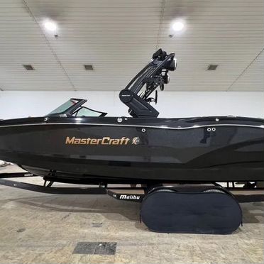 Катер Mastercraft X24