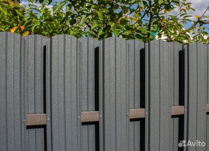 Фигурный металлический штакетник