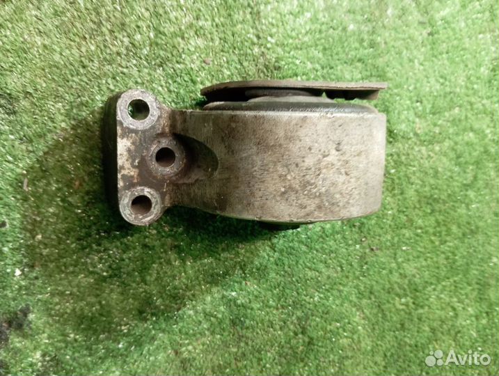 Подушка двигателя Mitsubishi Carisma