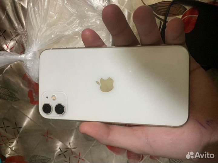 iPhone 11, 64 ГБ