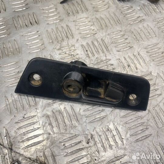 Ограничитель двери Volkswagen Multivan