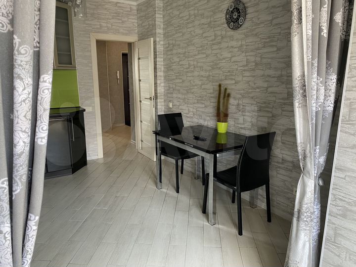 2-к. квартира, 80 м², 13/16 эт.