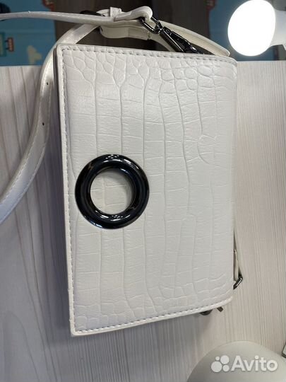 Сумка baggini бежевого цвета под рептилию