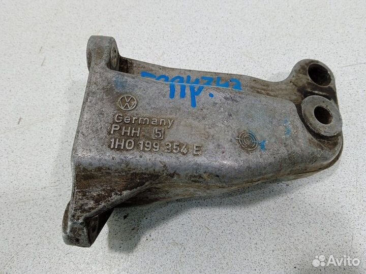 Кронштейн двигателя