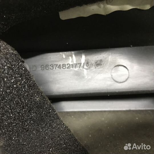 Держатель задней полки Пежо 307