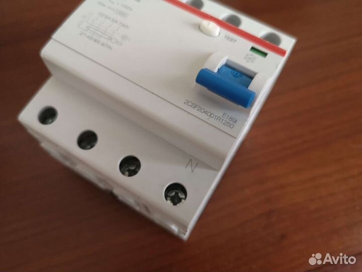 Узо ABB 2csf204001r1250
