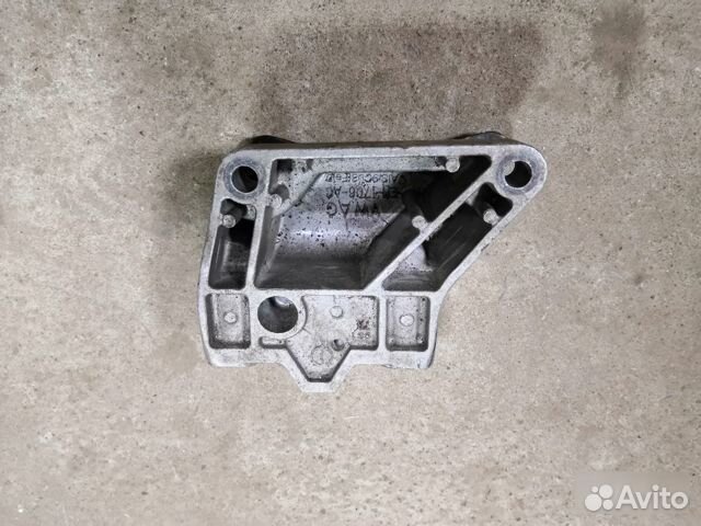 Кронштейн Опора кпп Volkswagen Golf 5