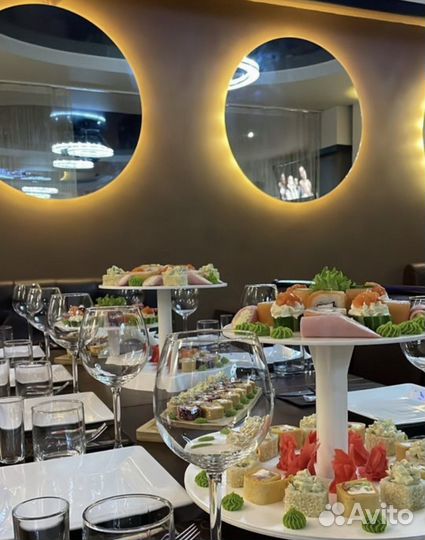 Помощник официанта