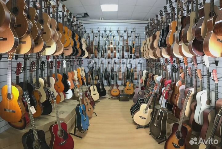 Трансакустическая гитара Yamaha + Аксессуар