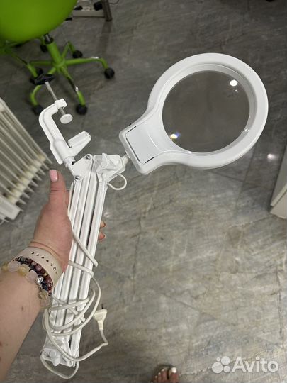 Лампа лупа на струбцине