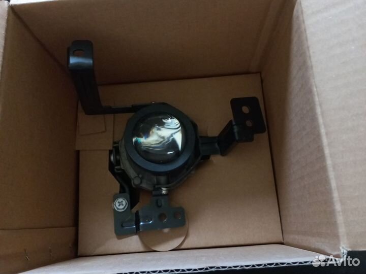 Противотуманная фара левая