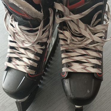 Коньки хоккейные