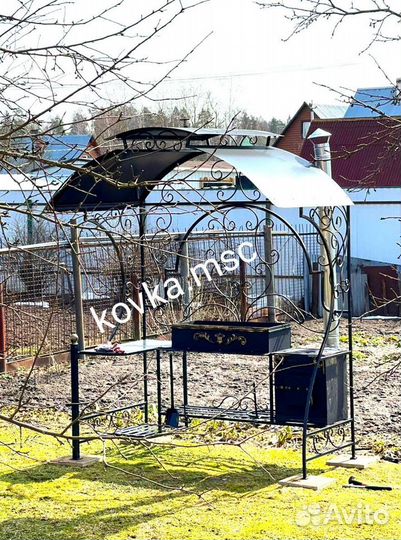 Мангал с крышей