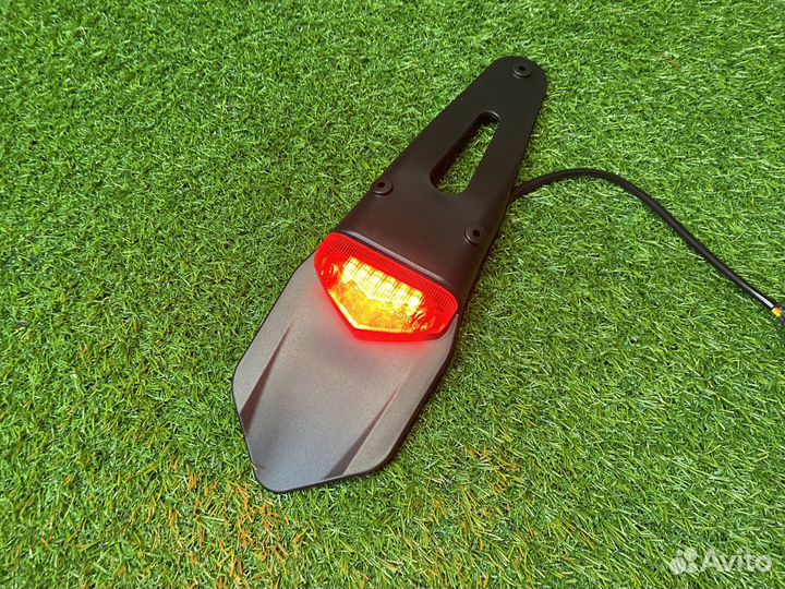 Крыло со стоп сигналом на питбайк универсальное