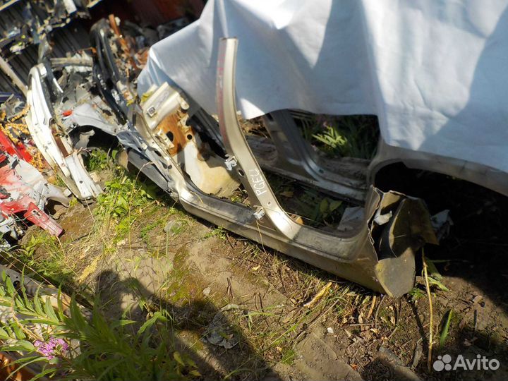 Боковина кузова peugeot 206 левая