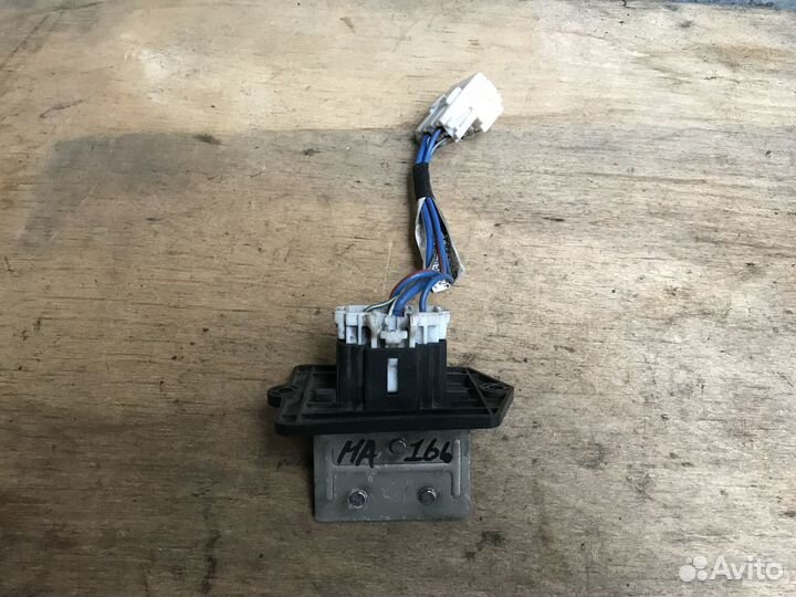 Резистор отопителя Mazda 323F BA Мазда