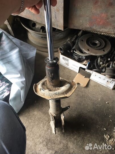 Стойки задние мазда 323 и протеже