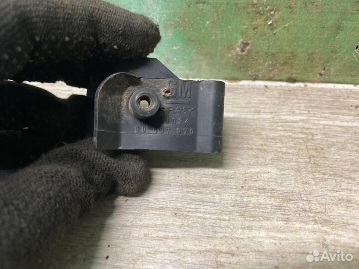 Направляющая бампера Опель Вектра Б