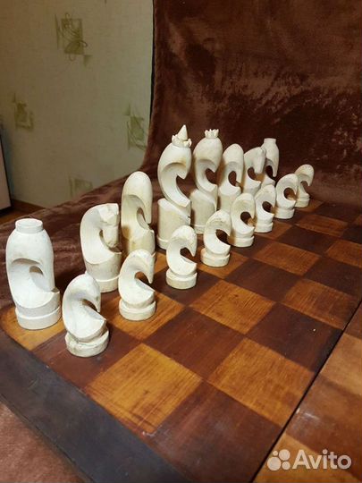 Шахматы из дерева (такого типа)