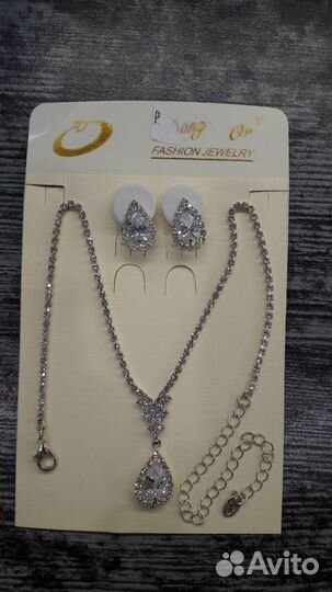 Бижутерия колье и серьги