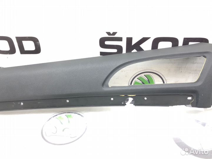 Вставка дверной карты передняя левая Skoda Octavia