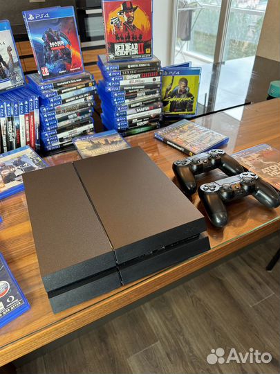 Sony PS4 + 155 игр и 2 джойстика