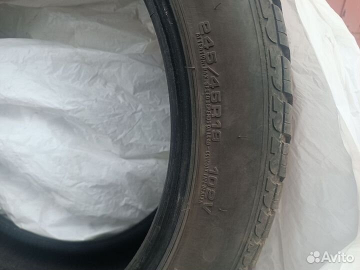 Goodyear UltraGrip 8 Performance 245/45 R19 102V