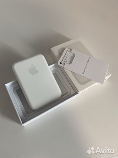 Повербанк apple