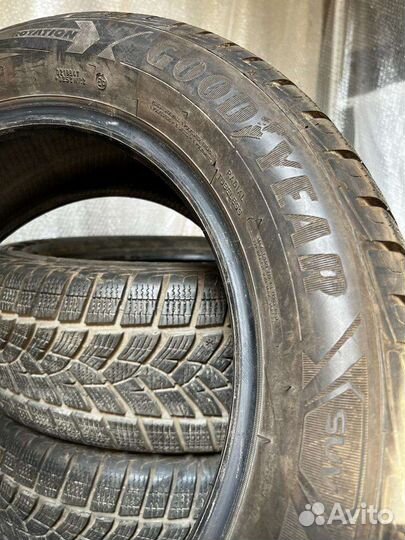 Goodyear UltraGrip Ice 215/60 R17 96T