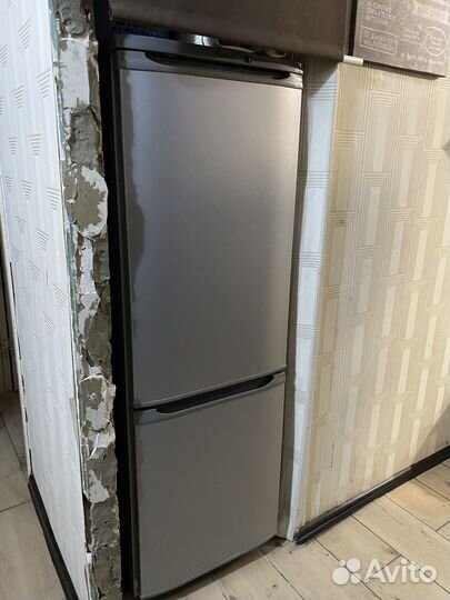 Холодильник Бирюса