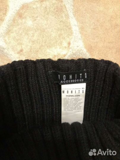 Черная женская шапка с помпоном mohito