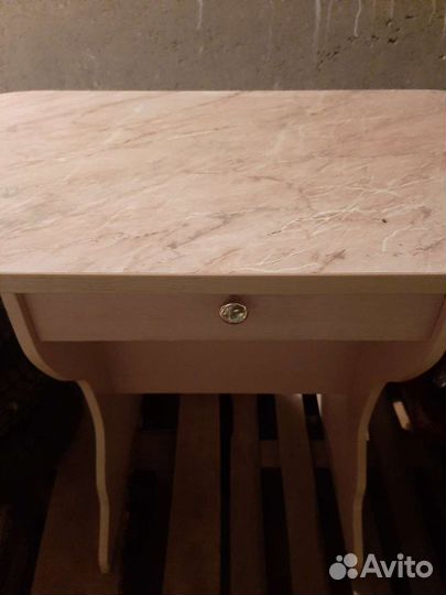 Стол кухонный.отличное состояние.бу