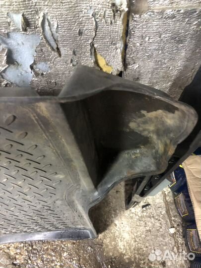 Коврик багажника Renault Logan 1