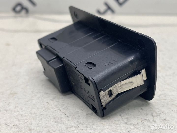 Кнопка закрытия багажника Bmw F01 F02 F10 G20 G30