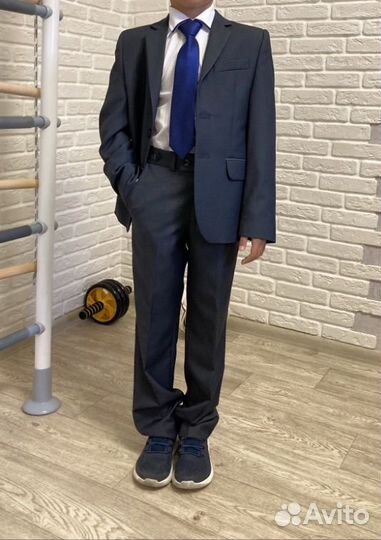 Школьный костюм для мальчика 128 серый