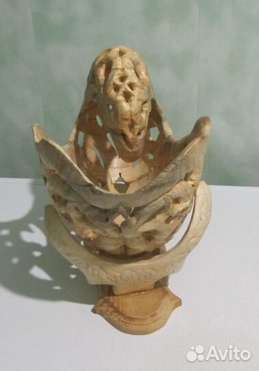 Резная ракушка из дерева