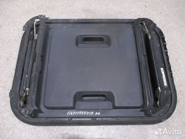 Крышка люка Mercedes-Benz A9438300042