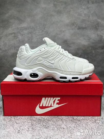 Кроссовки Nike air max tn plus новые в коробке