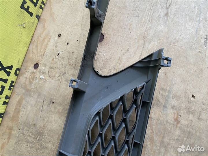 Решетка радиатора Nissan Serena (pnc24) 1999-2005