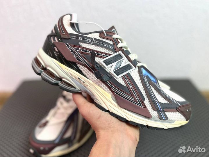 Кроссовки New Balance модные