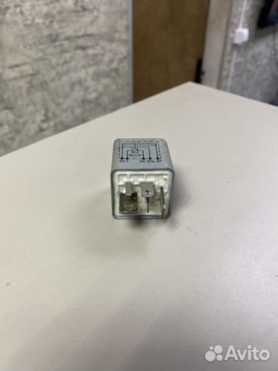 Реле топливного насоса 372 Ауди 100 А8 Д2 А6 С5