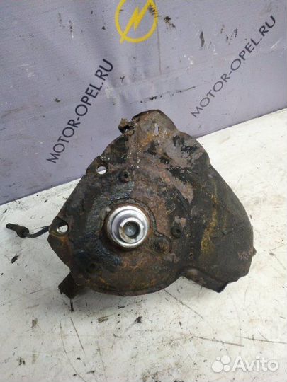 Поворотный кулак передний левый Opel Omega B седан