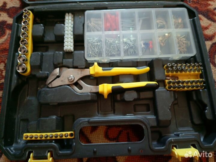 Чемодан с инструментами