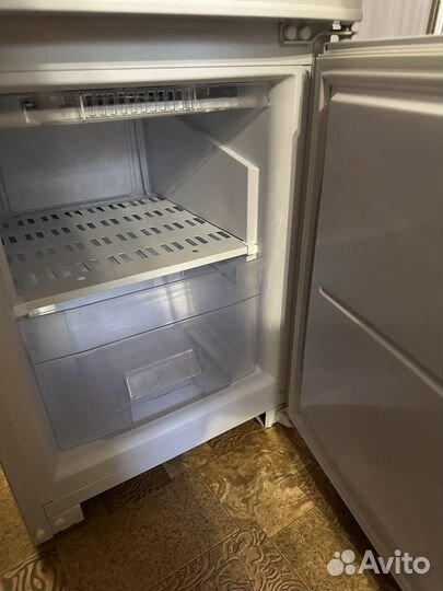 Холодильник бу Бирюса 118