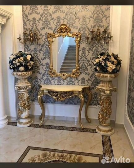 Туалетный столик с зеркалом