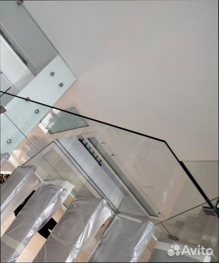 Стеклянные перила для лестниц