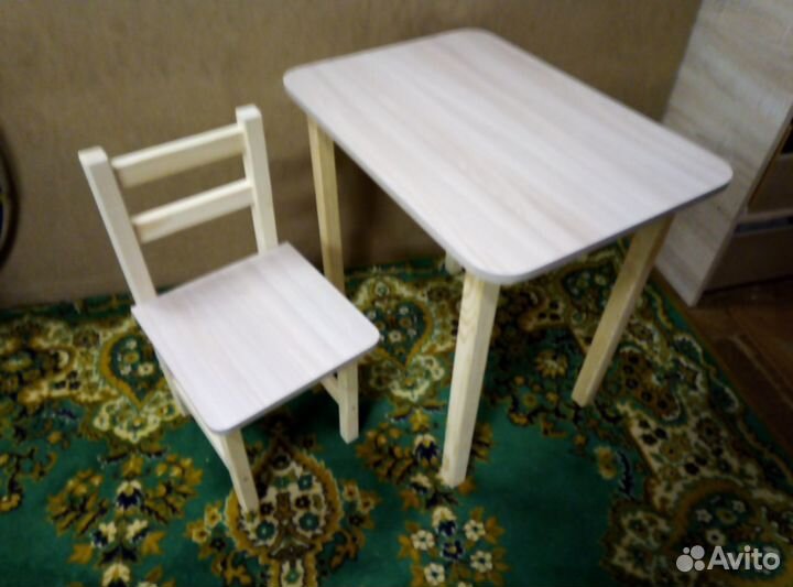 Комплект детской мебели. Стол и стул