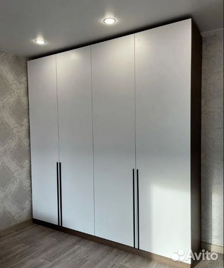 Шкаф платяной