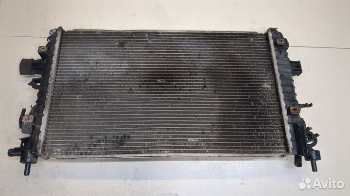 Радиатор охлаждения двигателя Opel Zafira B, 2010