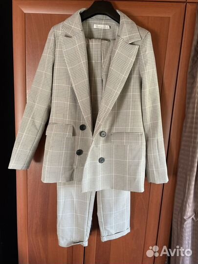 Костюм брючный